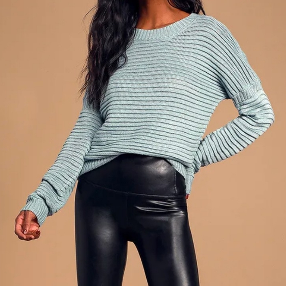Light blue ribbed knit long sleeve sweater